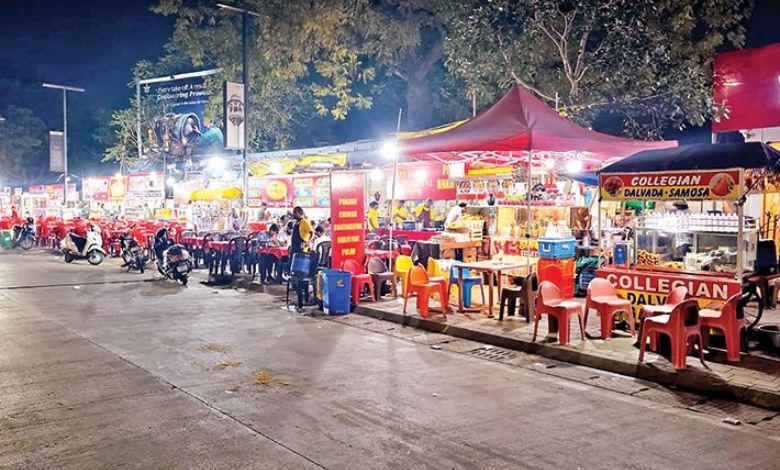 લો ગાર્ડન ફૂડ માર્કેટના વિક્રેતાઓની 5 વર્ષની લડતનો અંત, 'હેપ્પી સ્ટ્રીટ' વિવાદ બાદ મૂળ સ્થળે પરત ફર્યા હાઈ કોર્ટના આદેશ બાદ લો ગાર્ડનના 45 વિક્રેતાઓની ઘર વાપસી