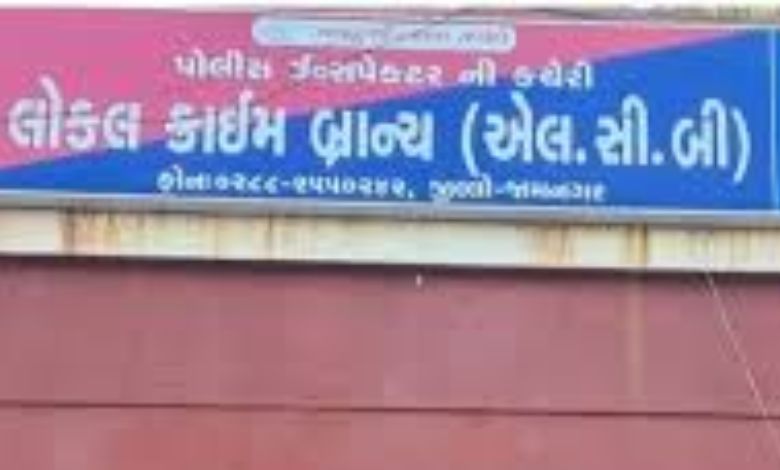દારૂબંધીના અમલ માટે કાર્યવાહી: જામનગરમાં 300 લિટર દારૂ ઝડપાયો, વેરાવળમાં બાઠુ ગેંગનો સફાયો...
