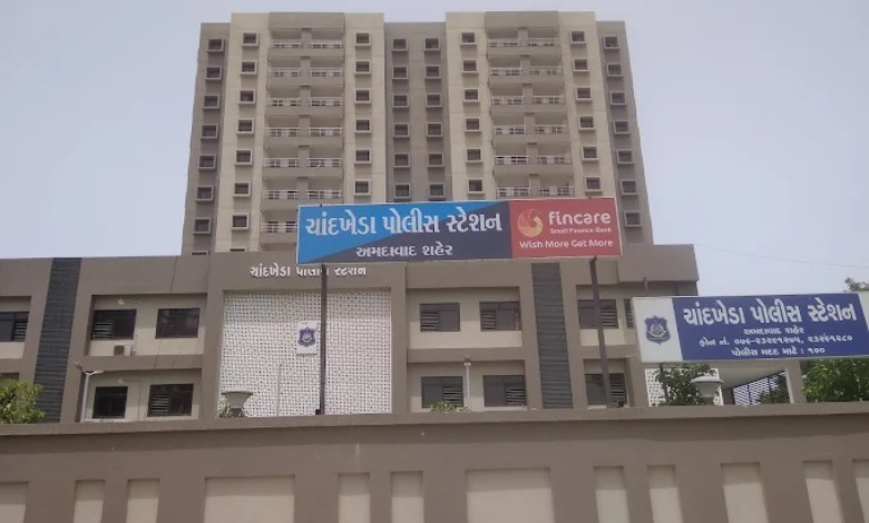 ચાંદખેડામાં 'રસ્તો રોકો' આંદોલન ભારે પડ્યું: વોટ્સએપ ગ્રુપ બનાવી રોડ બ્લોક કરનાર 150ના ટોળા સામે ગુનો દાખલ