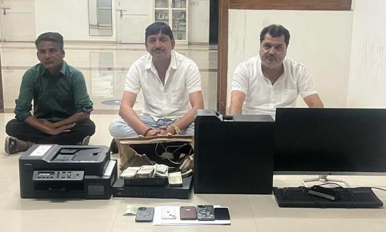 રાજકોટમાં SMCની મોટી સ્ટ્રાઈક: કરોડોના 'ડબ્બા ટ્રેડિંગ'નો પર્દાફાશ, 18.89 લાખનો મુદ્દામાલ જપ્ત!