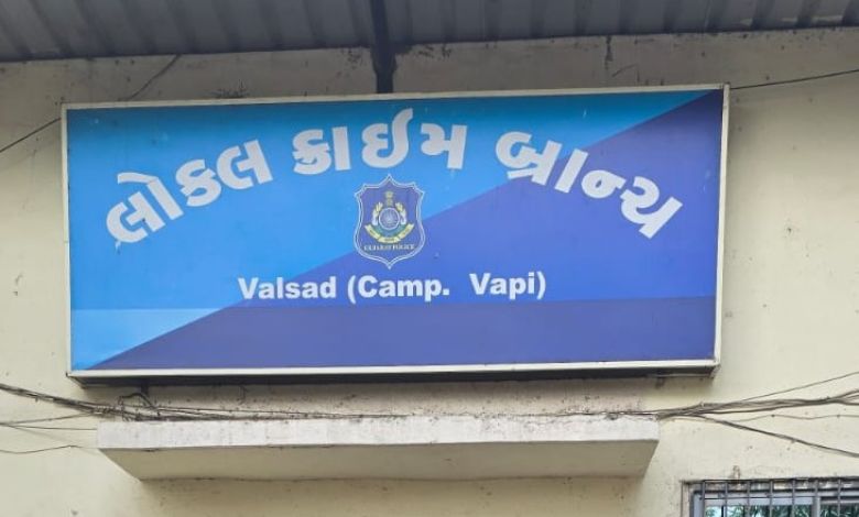 વલસાડ LCBએ રૂ. 12.76 લાખના દારૂ સાથે જામનગરના શખસને ઝડપ્યો, એક ફરાર...