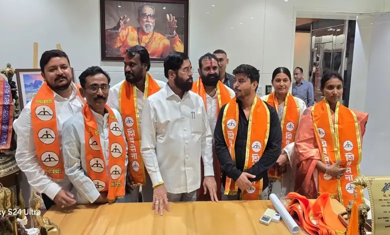 અકોલામાં ઉદ્ધવ સેનાને ઝટકોઃ 4 ચૂંટાયેલા કોર્પોરેટર શિંદે જૂથમાં જોડાયા, મુંબઈમાં 'ઓપરેશન ટાઇગર'નો ડર?