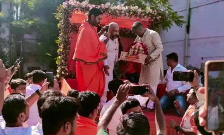 અમદાવાદમાં અખાડા, સાંસ્કૃતિક ઝાંખીઓ અને ટેબ્લો સાથે નીકળી રામનવમીની ભવ્ય શોભાયાત્રા