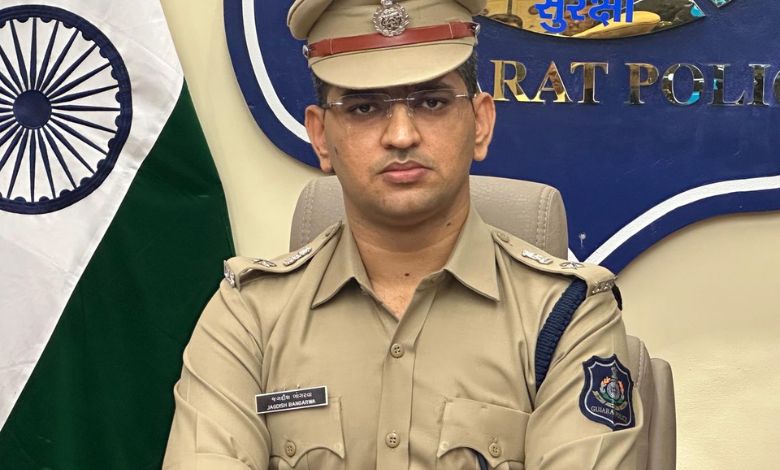 ડીસીપી બાંગરવા પર આક્ષેપો કર્યાં પણ મેવાણીએ સત્ય જાણવાનો પ્રયત્ન કર્યો? જ્ઞાતિના નામે ગુનેગારોને છાવરવા યોગ્ય છે?