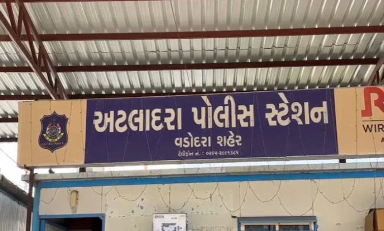 મારી પત્નીને પૂર્વ ગૃહમંત્રી વિપુલ ચૌધરી સાથે આડસંબંધો! બંનેએ દૂધસાગર ડેરીમાં આચર્યું મોટું કૌભાંડ: પતિએ નોંધાવી ફરિયાદ
