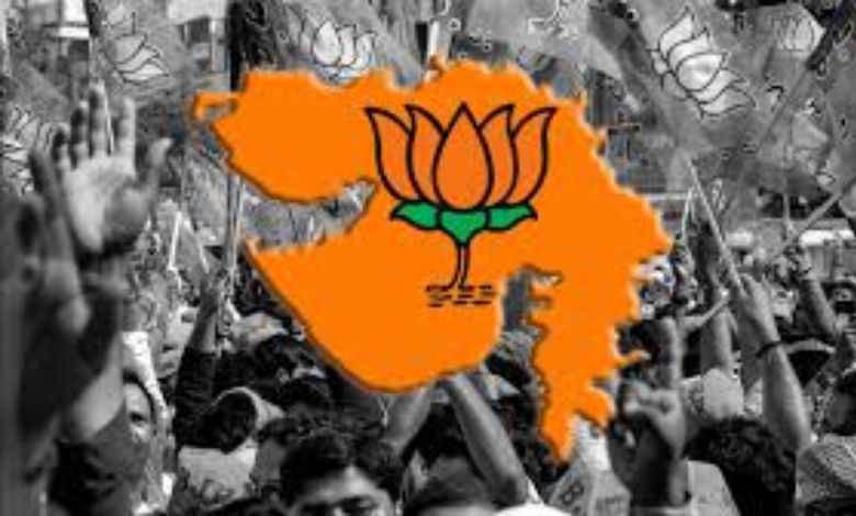 સ્થાનિક સ્વરાજ્યની ચૂંટણી પહેલા ગુજરાત ભાજપના કયા પૂર્વ ધારાસભ્યનો ભત્રીજો કોંગ્રેસમાં જોડાયો?
