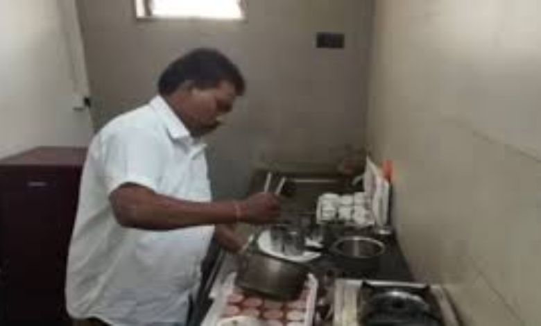 મહેસાણા ભાજપ કાર્યાલયમાં ૨૮ વર્ષ પટાવાળા તરીકે સેવા આપનાર રમેશભાઈ હવે બન્યા કોર્પોરેટર!