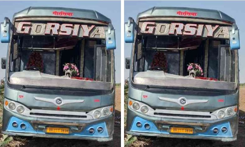 વાગડમાં વહેલી સવારે ચીસયારીઓ ગુંજી: જેસલમેર-ગાંધીધામ લક્ઝરી બસ પલટી, 30 મુસાફરો ઘાયલ