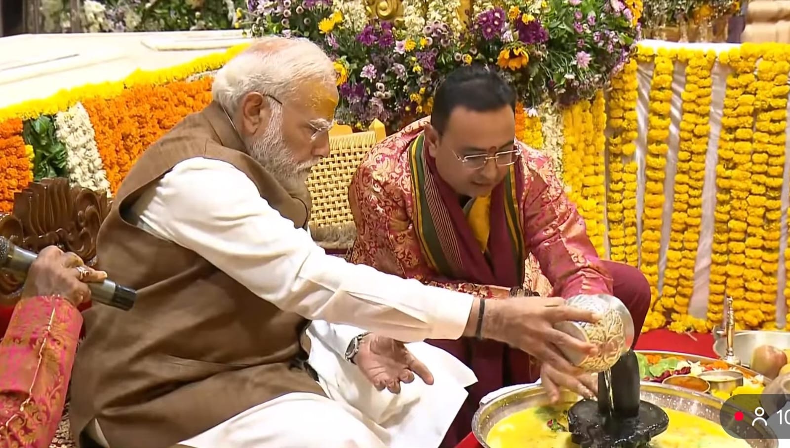 PHOTOS:  સોમનાથમાં મોદીએ કર્યો રોડ શો, મહાદેવને કર્યો જળાભિષેક