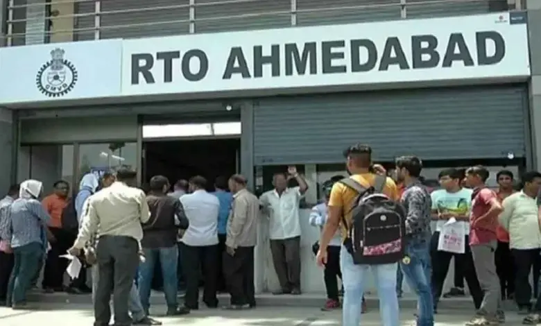 ગુજરાતમાં RTO સેવાઓ ખોરવાઈ: 'પરિવહન' પોર્ટલનું સર્વર ઠપ થતા વાહન નોંધણી અને ટેક્સની કામગીરી અટકી
