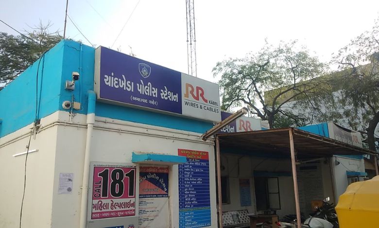 પોલીસે કરી પોલીસ ફરિયાદઃ ડીએસપીના ઘર પર ત્રણ મહિલાએ કર્યો કબ્જો