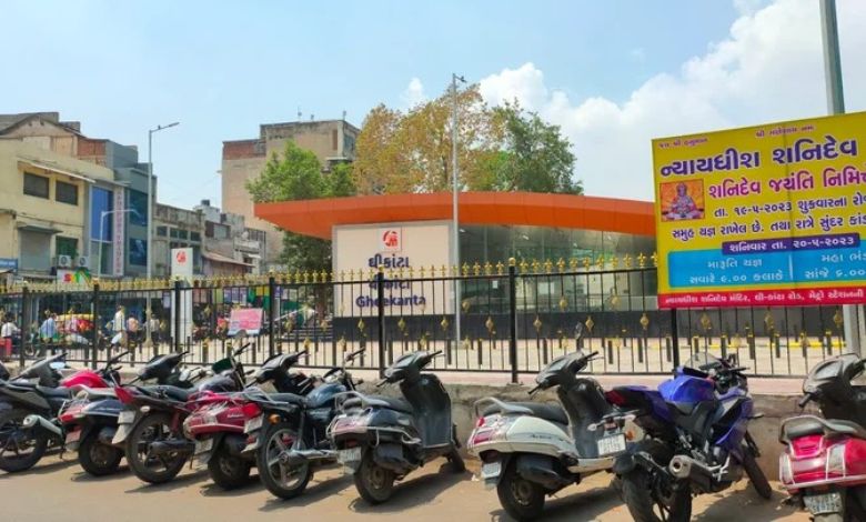 મેટ્રો સ્ટેશન પાસે પાર્કિંગની માથાકુટ મટી, AMCના 17 પ્લોટમાં સીસીટીવી હેઠળ રાખી શકાશે વાહનો