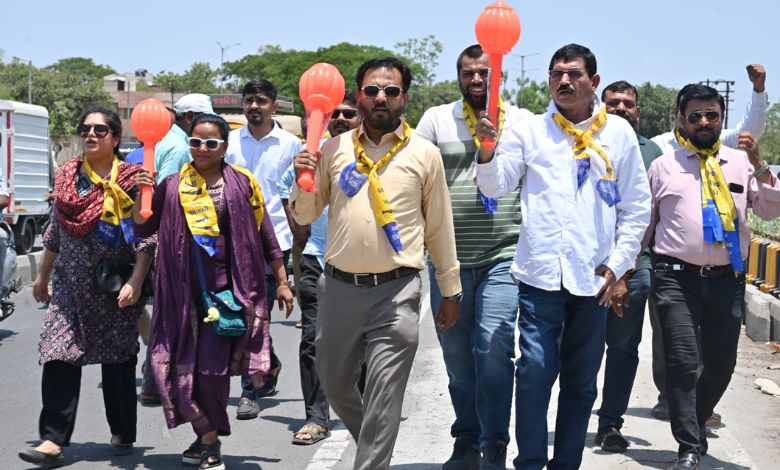 "પ્રજાના પૈસા, પ્રજાનો બ્રિજ... હવે ખુલ્લો મુકો પ્લીઝ" સાંઢિયા પુલનું જાતે જ લોકાર્પણ કરવા ગયેલા AAP કાર્યકરોની અટકાયત
