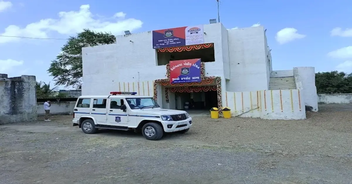 જેતપુરમાં પતરાના શેડમાં ગોંધી રખાયેલા 13 બાળમજૂરો મુક્ત, 3 માલિકો સામે ગુનો નોંધાયો