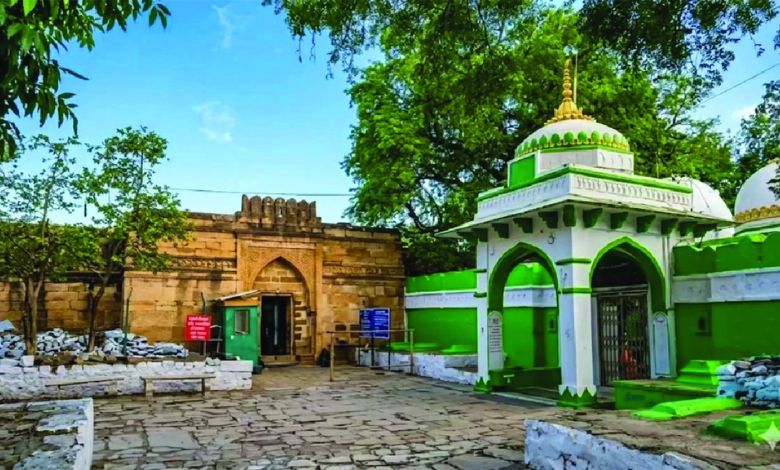 ભોજશાળા વિવાદ: જેના મકબરા મુદ્દે વિવાદ છે તે કમલ મૌલાની કબર અમદાવાદમાં હોવાનો ખુલાસો....