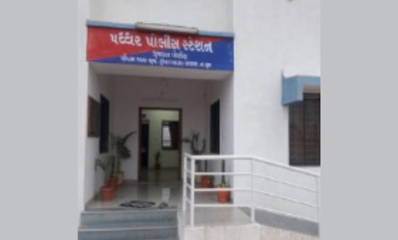 પત્નીને ગર્ભવતી કરનાર પ્રેમીના ત્રાસથી કંટાળી ભુજમાં પતિએ ભર્યું આત્મઘાતી પગલું