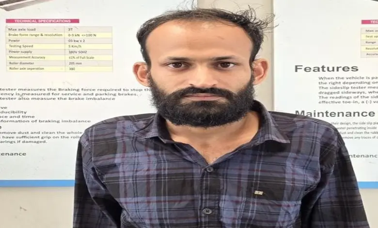 ગાંધીધામ: વાહનોના ફિટનેસ સર્ટિફિકેટ માટે લાંચ લેતો RTO માન્ય સેન્ટરનો કર્મચારી ઝડપાયો