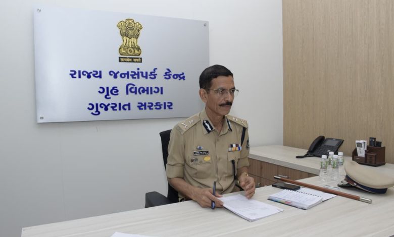 ગુજરાતના પોલીસ વડાએ જનસંપર્ક કેન્દ્રની મુલાકાત લીધી, અરજીઓના ઝડપી નિકાલ માટે તાકીદ