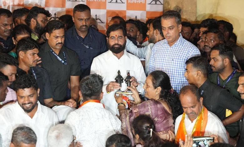 દિલ્હી પછી હવે એકનાથ શિંદે અચાનક વતન પહોંચ્યા: ખાનગી મુલાકાત કે કોઈ બીજું કારણ?