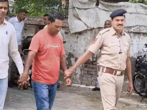 'આદિત્ય પટેલ' બનેલા મહેસાણાના કરીમે વિધવાઓ સાથે સંબંધો બાંધતાં ઉતારેલા સેંકડો વીડિયો મળ્યા.........