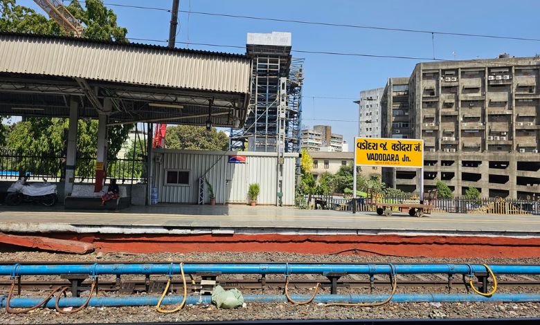 વડોદરા જતા પહેલા ખાસ વાંચી લેજો! કામગીરીને પગલે જામનગર ઈન્ટરસિટી સહિત આટલી ટ્રેનોના રૂટ બદલાશે