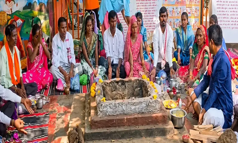 ડાંગના 47  આદિવાસી પરિવારોએ વૈદિક મંત્રોચ્ચાર સાથે ખ્રિસ્તી ધર્મ છોડી બન્યા હિન્દુ!