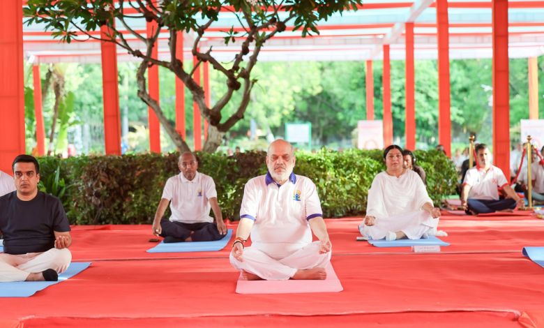 ગુજરાતમાં આંતરરાષ્ટ્રીય યોગ દિવસની ધૂમ: અમદાવાદમાં અમિત શાહની હાજરી, રાજકોટમાં 365 દિવસ યોગની જાહેરાત