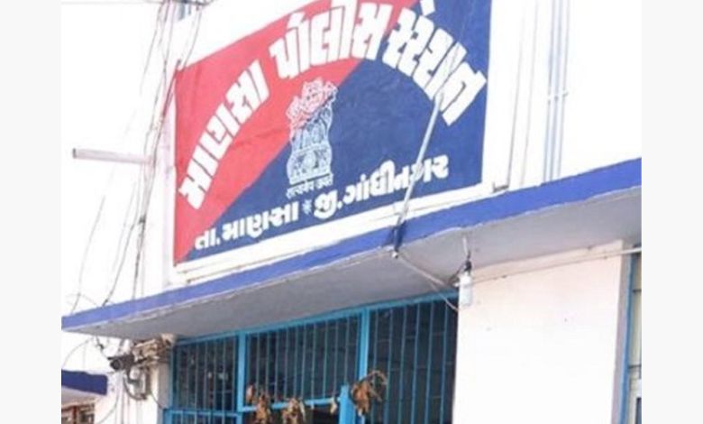 માણસા પોલીસ સ્ટેશનના યુવા પોલીસકર્મીનો ફાંસો ખાઈ આપધાત, ઘરકંકાસના કારણે આપઘાત કર્યાનું અનુમાન!