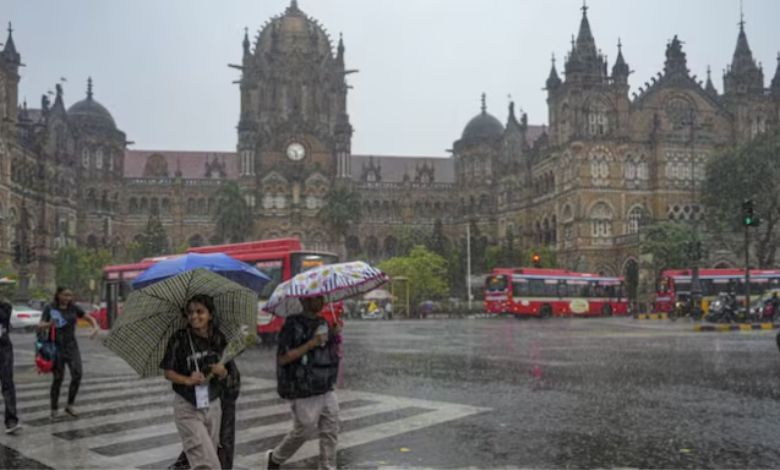 Mumbai Rain Update: મુંબઈમાં સતત બે દિવસથી વરસાદ, અસહ્ય ગરમી અને બફારાથી મુંબઈગરાને મળી મોટી રાહત...