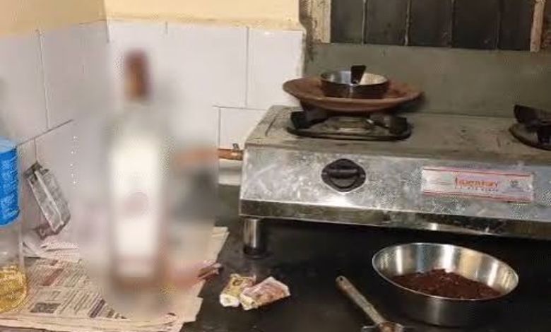 ભાવનગરમાં લઠ્ઠો પીનારા શિક્ષક લોહીની ઉલટીઓ કરી કરીને તરફડીને મર્યા..........