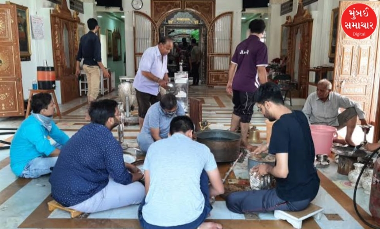 ભુજના 471 વર્ષ પ્રાચીન આશાપુરા મંદિરે નવરાત્રિ પૂર્વે હર્બલ સફાઈ: સોની સમાજે 151 વર્ષની પરંપરા નિભાવી