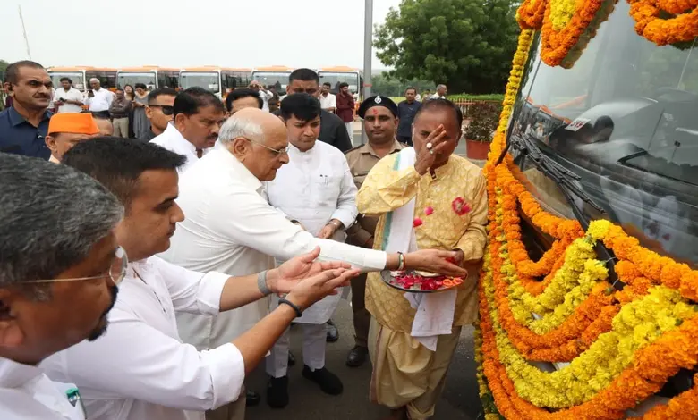ભગવાન બિરસા મુંડા જનજાતિય ગૌરવ પરિવહન સેવા અંતર્ગત ગાંધીનગરમાં 139 નવીન બસોનું મુખ્યમંત્રી-નાયબ મુખ્યમંત્રીએ લોકાર્પણ કર્યું