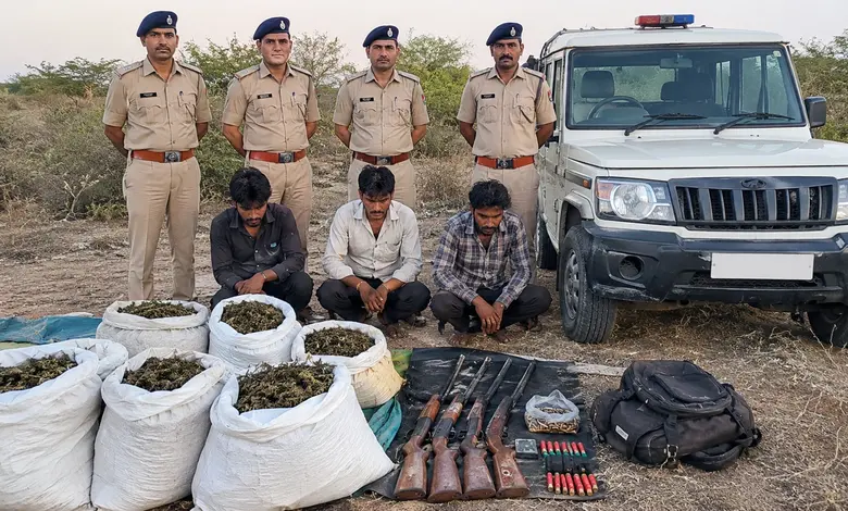 કચ્છના અંજારના ચાંદ્રોડામાં શિકાર કરવા નીકળેલી ત્રિપુટી ઝડપાઈ: અંજાર પોલીસે મુદ્દામાલ જપ્ત કર્યો