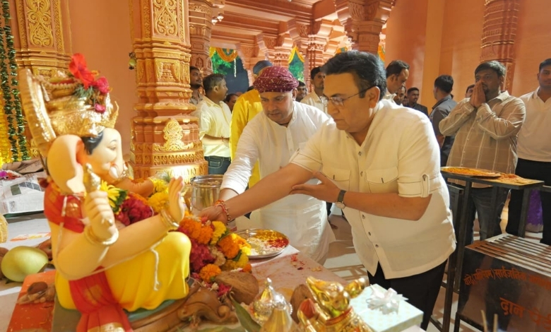 તારક મહેતા સ્ટાર 'જેઠાલાલ' એ કર્યા બાપ્પાના દર્શન, જાણો શું માગ્યા આશીર્વાદ ?