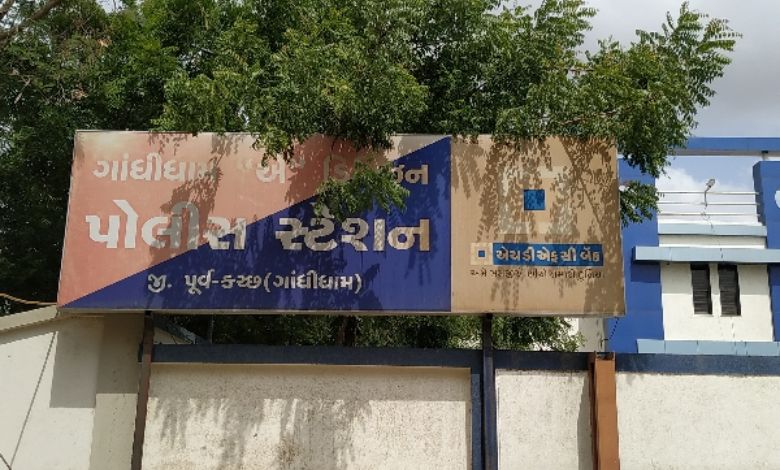 ગાંધીધામમાં કળિયુગી પુત્ર જ ચોર નીકળ્યો!: ઘરમાંથી રોકડા, દાગીના અને જમીનના કાગળો ચોરી BMW કાર લઈ મુંબઈ ભાગી ગયો