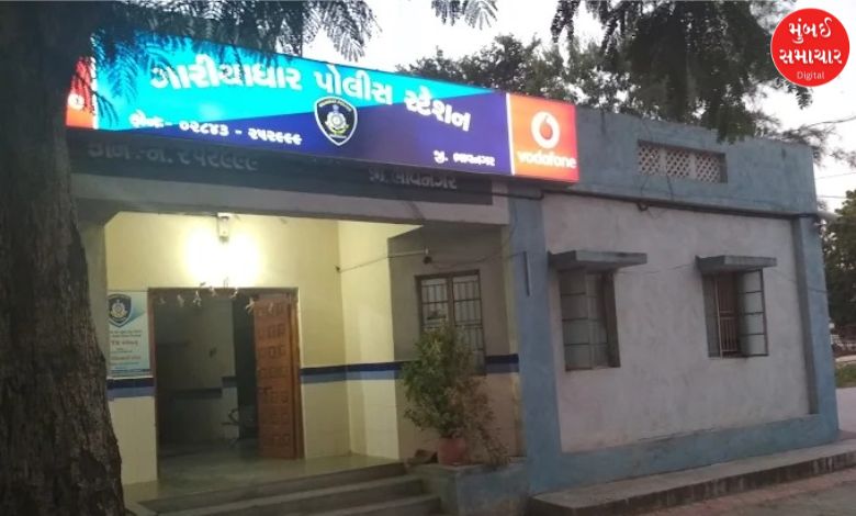 મકાન માલિક સુરત બેઠા બેઠા CCTVમાં જોતાં રહ્યા અને પાડોશીએ JCBથી દીવાલ તોડી નાખી!