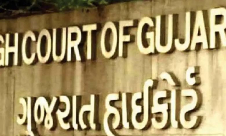 હાઈ કોર્ટના હુકમ છતાં કોન્સ્ટેબલની પુનઃ બદલી ન થતાં ગૃહ સચિવ અને ડીજીપીને અદાલતી તિરસ્કારની નોટિસ