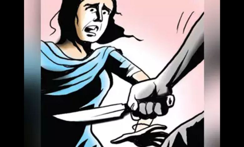રાપરના નંદાસરમાં કૌટુંબિક હિંસા: દશામાના જાગરણમાં જવાનું કહેતાં પતિએ પત્ની પર ધારિયા વડે હુમલો કર્યો