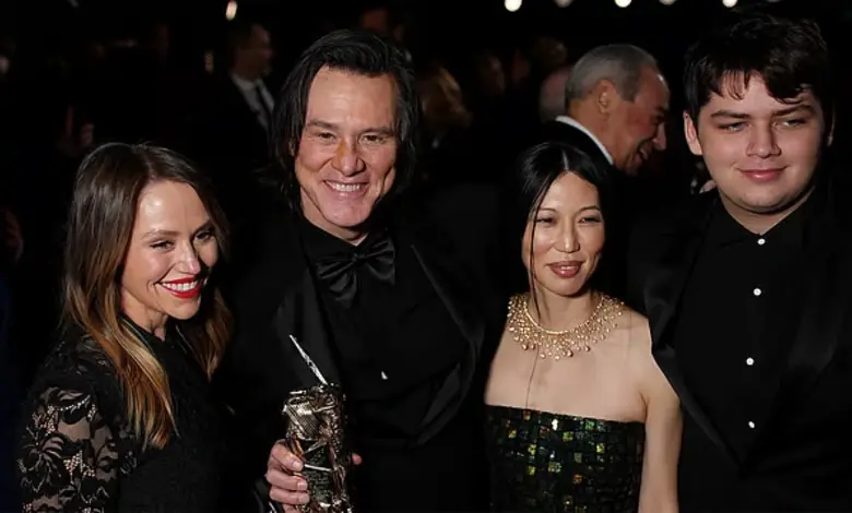 દિગ્ગજ અભિનેતા જિમ કેરીએ 64 વર્ષે ત્રીજા લગ્ન કર્યા, ફેન્સ ચોંક્યા!