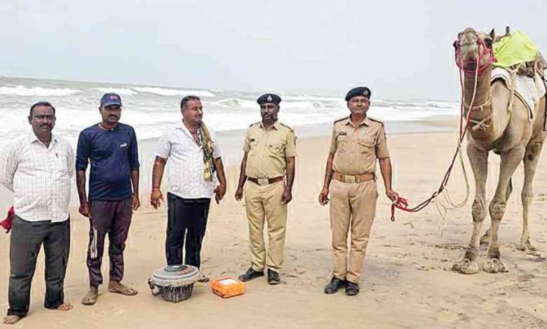 કચ્છ: પિંગલેશ્વર દરિયાકાંઠેથી શંકાસ્પદ AIS ઉપકરણ અને ઓક્સિજન કિટ મળતાં દોડધામ