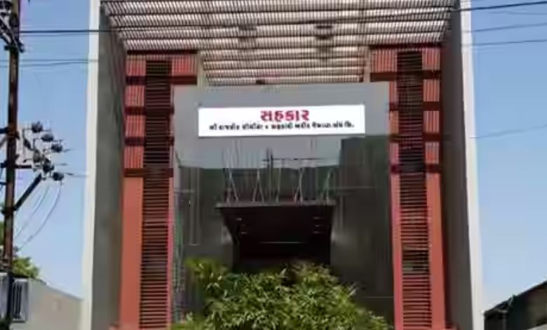 રાજકોટ લોધિકા સહકારી સંઘની ચૂંટણીમાં ભાજપની 'મેન્ડેટ' પ્રથાનો ભંગ: બારડોલીની હાર બાદ મોટો નિર્ણય?