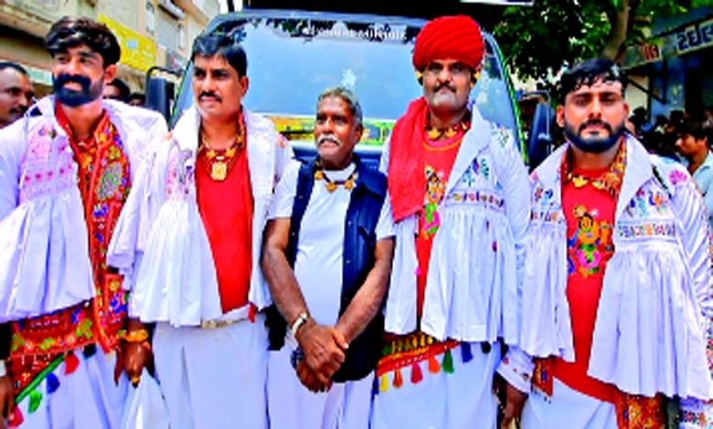 તસવીરની આરપારઃ ગુજરાતનાં ગોપાલક હજુ ટ્રેડિશનલ ડ્રેસ ને ઘરેણાં પહેરે છે!