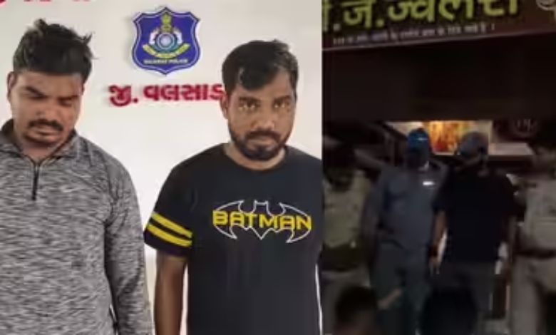 વલસાડમાં અનોખી ઘટનાઃ ચોરી કરવા ઘૂસેલા ચોર જ્વેલરી શોમાં ફસાતાં બચવા પોલીસને ફોન કર્યો !