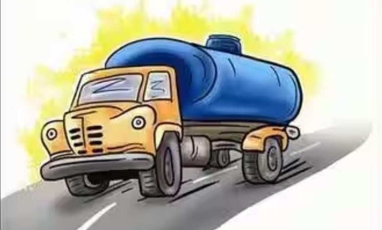 પાદરા પાસે ધડાકાભેર LPG ટેન્કરનો અકસ્માત, ગેસ કાઢી ગયા પણ ટેન્કર ખસેડવા કોઈ ન આવ્યું