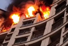 થાણેની બિલ્ડિંગમાં આગ અને ફાયર બ્રિગેડનું રેસ્ક્યૂ ઓપરેશન.